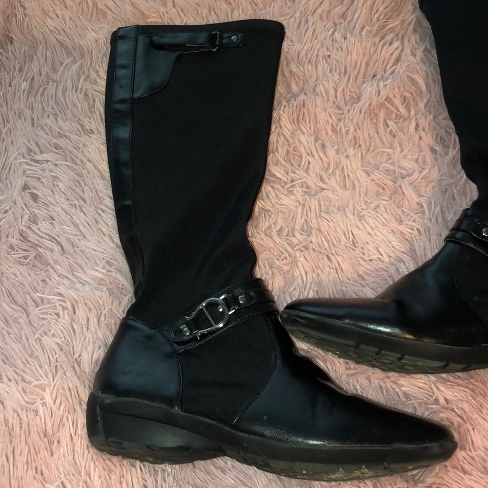Black boots - Picture 2 of 3